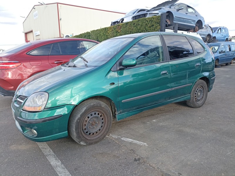 nissan almera tino (v10) del año 2000