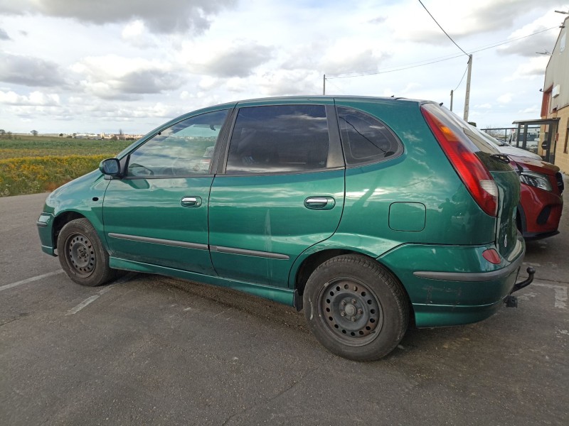 nissan almera tino (v10) del año 2000