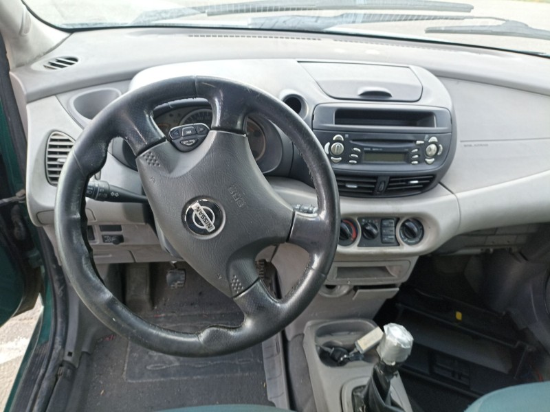 nissan almera tino (v10) del año 2000