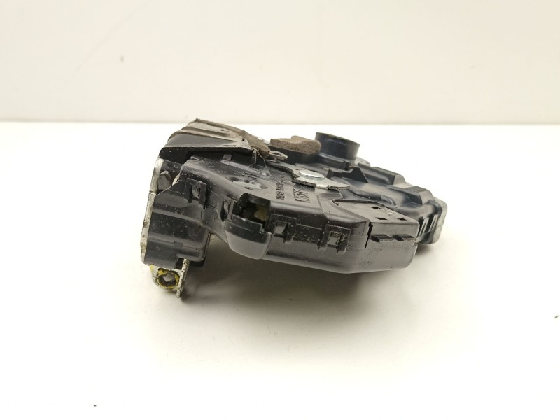 Recambio de cerradura puerta delantera izquierda para lexus is ii (_e2_) 220d (ale20) referencia OEM IAM 6904053100  