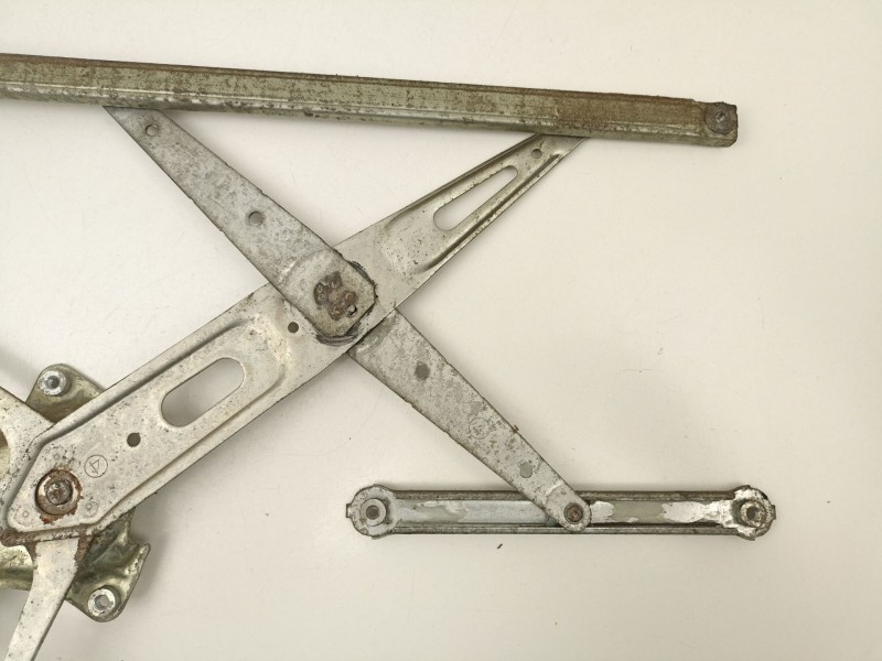 Recambio de elevalunas delantero izquierdo para lexus is ii (_e2_) 220d (ale20) referencia OEM IAM 6980230260  