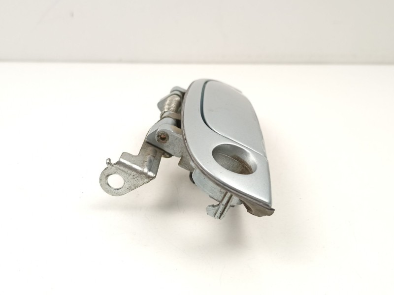 Recambio de manilla delantera derecha para kia rio ii (jb) 1.4 16v referencia OEM IAM 826601G050 8266016050 