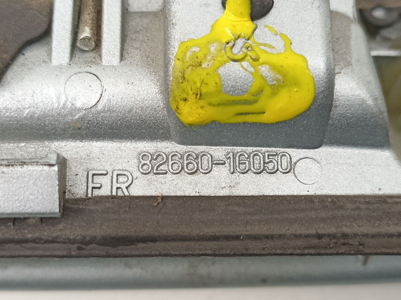 Recambio de manilla delantera derecha para kia rio ii (jb) 1.4 16v referencia OEM IAM 826601G050 8266016050 