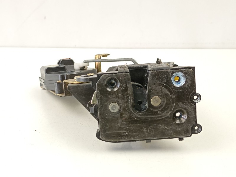 Recambio de cerradura puerta delantera derecha para kia rio ii (jb) 1.4 16v referencia OEM IAM 813221G000  