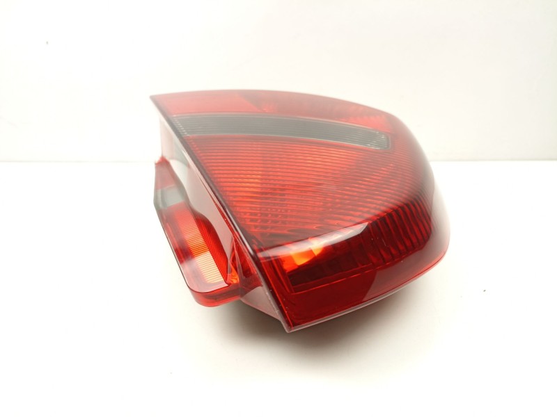 Recambio de piloto trasero izquierdo para mitsubishi carisma 1.8 g referencia OEM IAM MR485469  