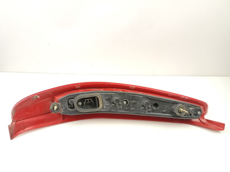 Recambio de piloto trasero derecho para fiat punto 1.2 g referencia OEM IAM 46817803  