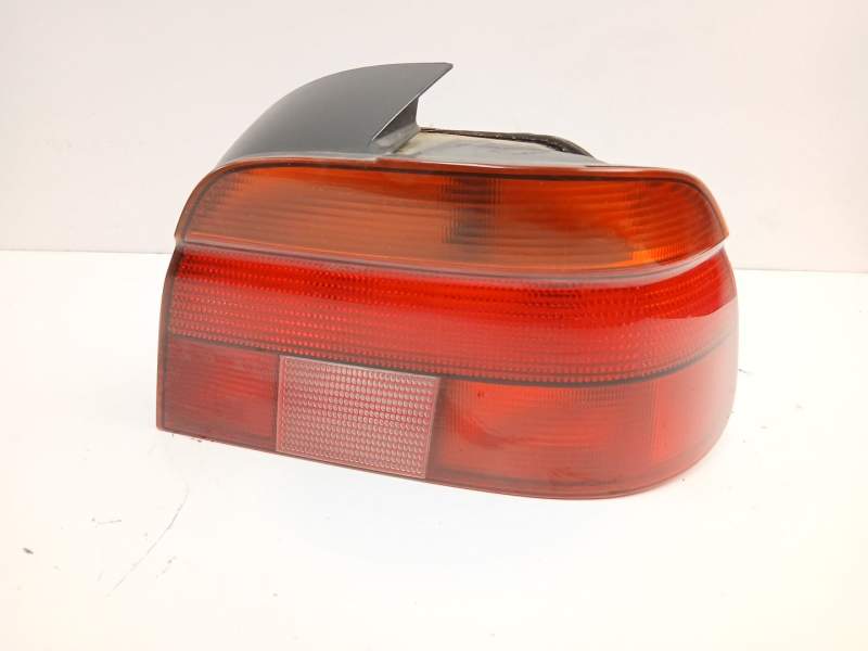 Recambio de piloto trasero derecho para bmw 5 (e39) 528 i referencia OEM IAM 8358032  
