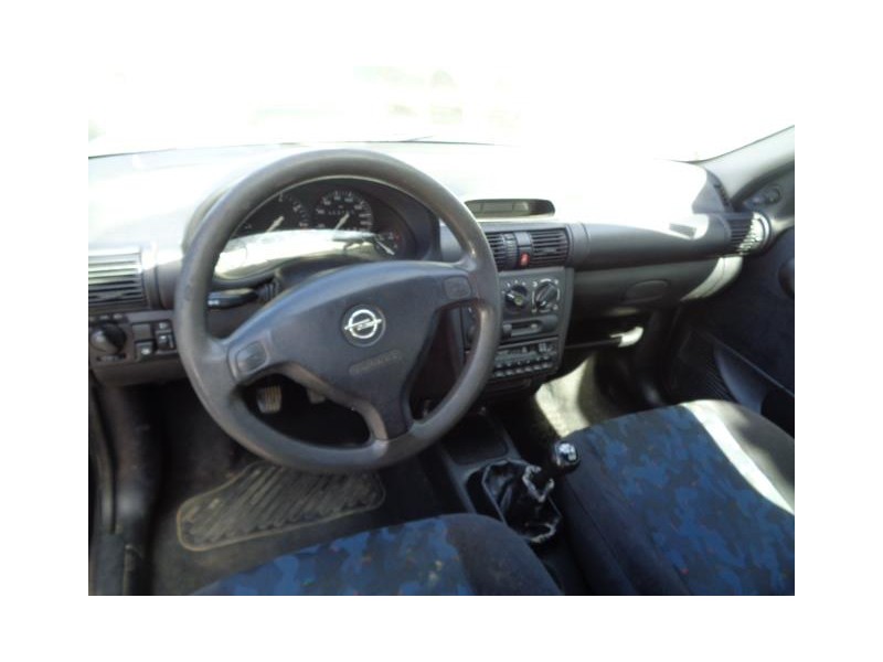 opel corsa del año 2000