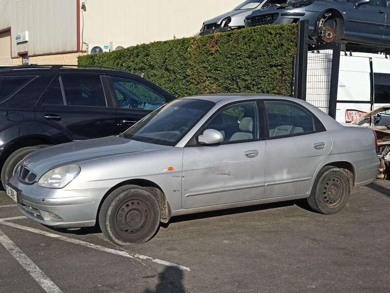 daewoo nubira sedán (j100) del año 1999