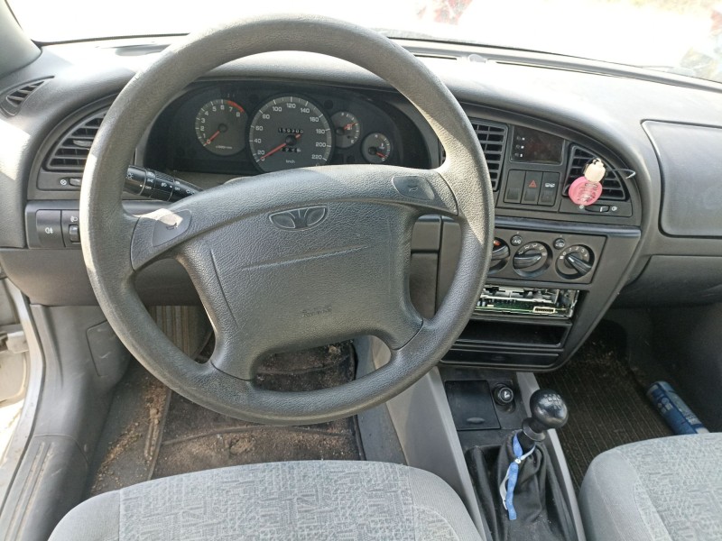 daewoo nubira sedán (j100) del año 1999