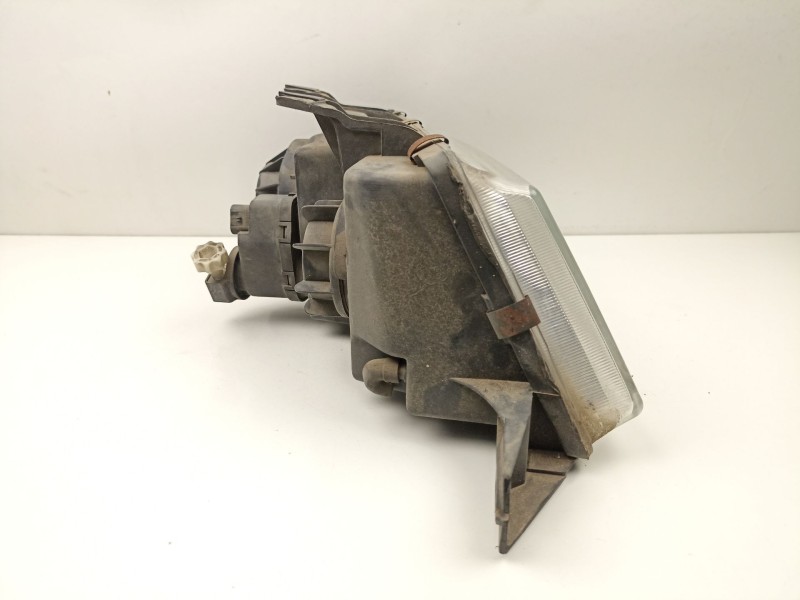 Recambio de faro izquierdo para ssangyong musso 2.9 td /om662 referencia OEM IAM 8310105100X  