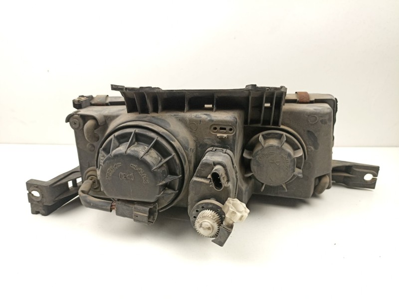 Recambio de faro izquierdo para ssangyong musso 2.9 td /om662 referencia OEM IAM 8310105100X  