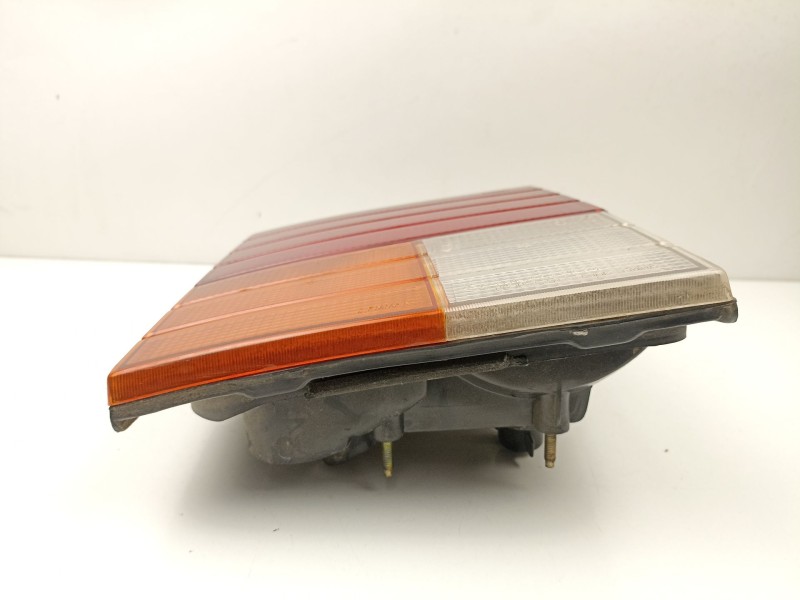 Recambio de piloto porton derecho para ssangyong musso 2.9 td /om662 referencia OEM IAM 8360205501X  