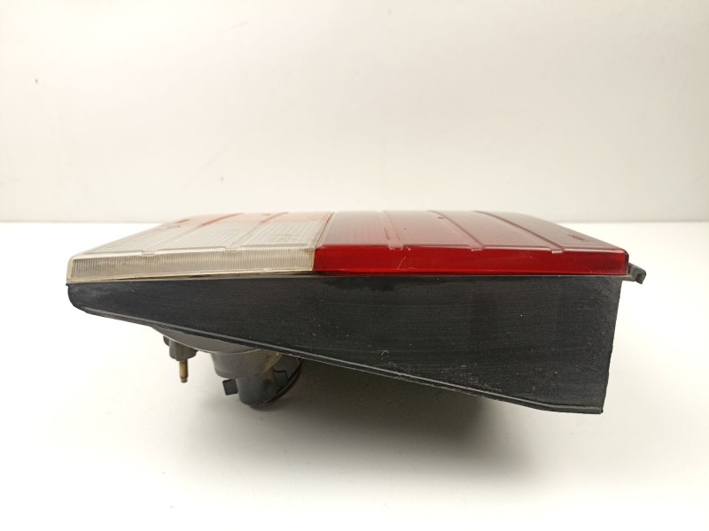 Recambio de piloto porton derecho para ssangyong musso 2.9 td /om662 referencia OEM IAM 8360205501X  