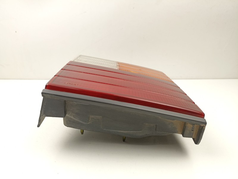 Recambio de piloto porton derecho para ssangyong musso 2.9 td /om662 referencia OEM IAM 8360205501X  