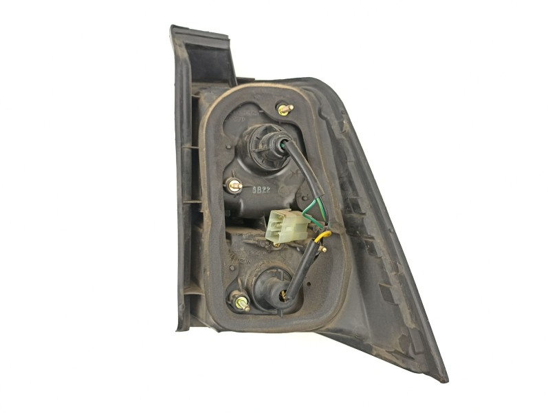 Recambio de piloto trasero izquierdo para ssangyong family 2.3 d -om661 referencia OEM IAM 8360205752  