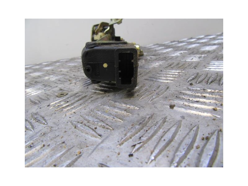 Recambio de cerradura pta. tras. dch. : opel vectra : 1.8 g (89,73cv) [1993] para opel vectra 1.8 g referencia OEM IAM 903306834