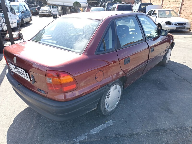 opel astra f sedán (t92) del año 1994