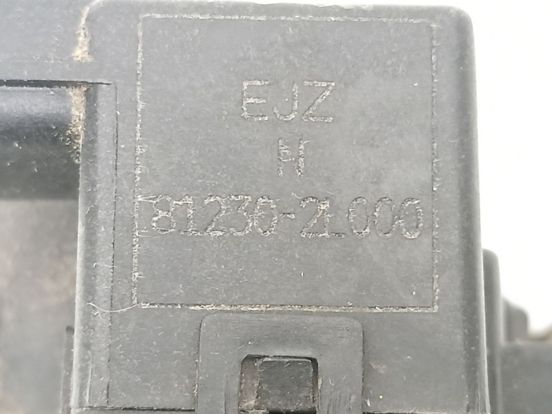 Recambio de cerradura maletero porton para hyundai i30 1.4 g referencia OEM IAM 812302L000  