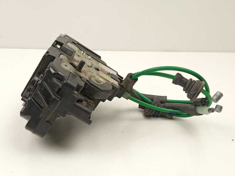 Recambio de cerradura puerta trasera izquierda para hyundai i30 1.4 g referencia OEM IAM 814102L000  