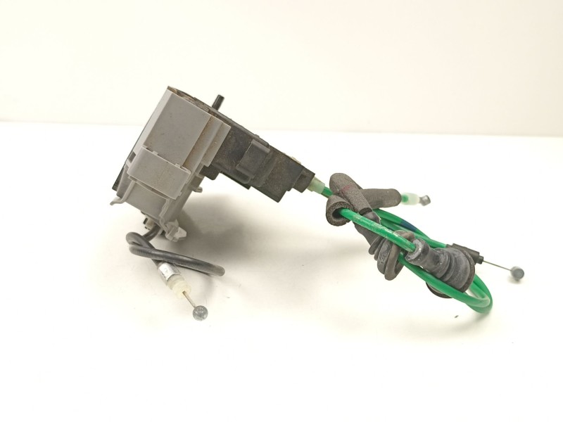 Recambio de cerradura puerta trasera derecha para hyundai i30 1.4 g referencia OEM IAM 814202L000  