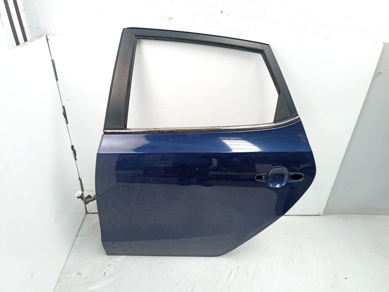 Recambio de puerta trasera izquierda para hyundai i30 1.4 g referencia OEM IAM 770032R010  