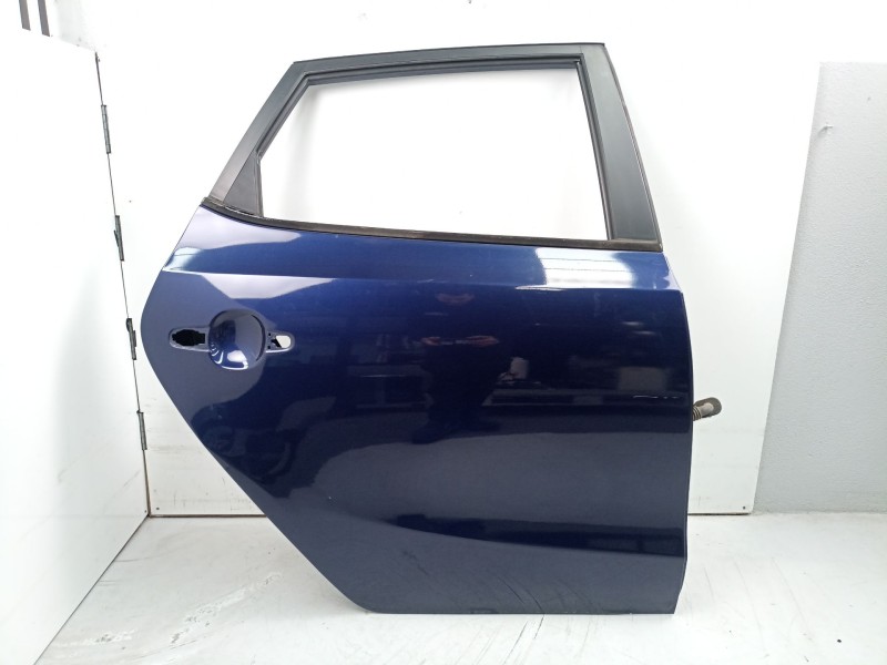 Recambio de puerta trasera derecha para hyundai i30 1.4 g referencia OEM IAM 770042R010  