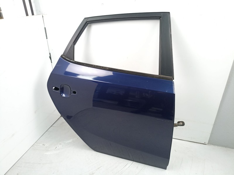 Recambio de puerta trasera derecha para hyundai i30 1.4 g referencia OEM IAM 770042R010  