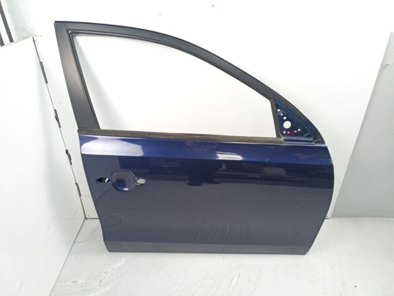 Recambio de puerta delantera derecha para hyundai i30 1.4 g referencia OEM IAM 760042R010  
