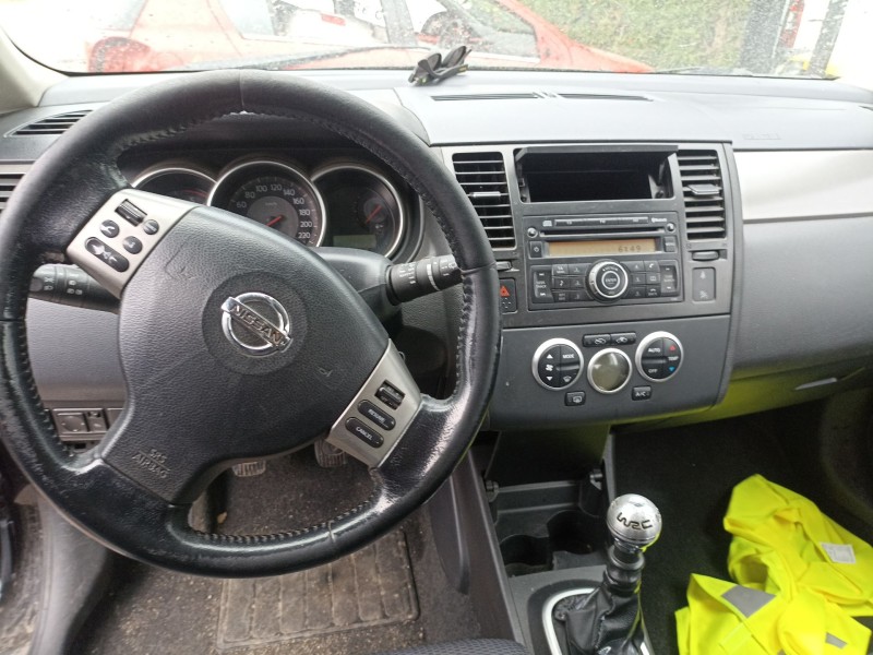 nissan tiida hatchback (c11) del año 2009