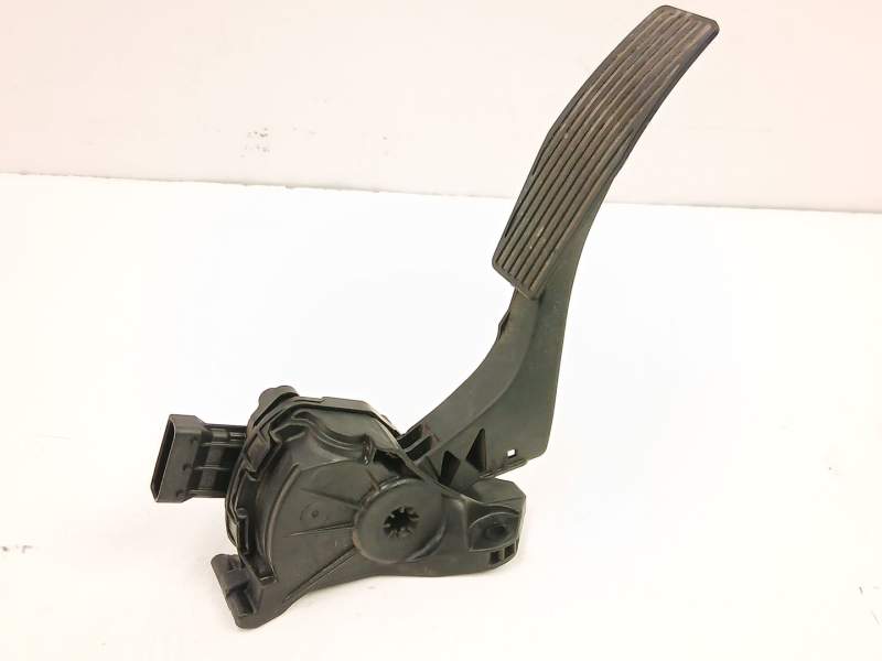 Recambio de potenciometro aceleracion para chevrolet cruze hatchback (j305) 1.6 referencia OEM IAM 13252702  