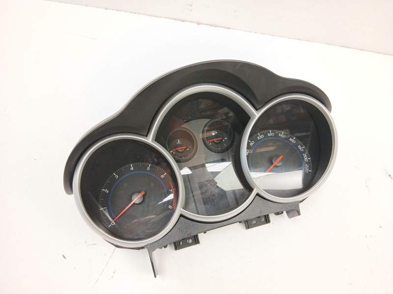 Recambio de cuadro instrumentos para chevrolet cruze hatchback (j305) 1.6 referencia OEM IAM 95472850  