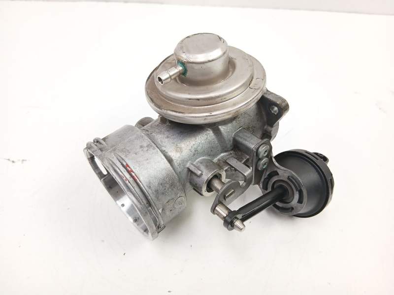 Recambio de valvula egr para volkswagen passat b5.5 variant (3b6) 1.9 tdi referencia OEM IAM 038131501AA  