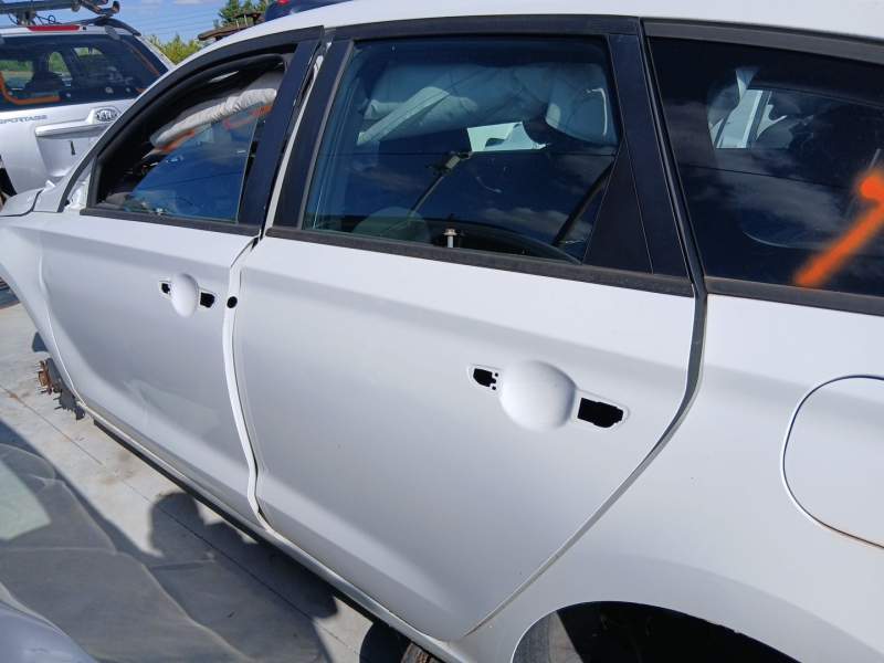 Recambio de puerta trasera izquierda para hyundai i30 station wagon (pde) 1.6 crdi referencia OEM IAM 77003G4000  