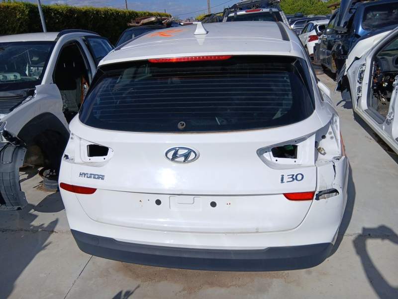 Recambio de porton trasero para hyundai i30 station wagon (pde) 1.6 crdi referencia OEM IAM 73700G4200  