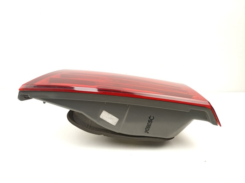 Recambio de piloto porton derecho para hyundai sonata v (nf) 2.0 crdi referencia OEM IAM 924043K020  