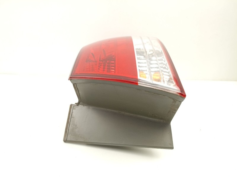 Recambio de piloto trasero derecho para hyundai sonata v (nf) 2.0 crdi referencia OEM IAM 924023K010  