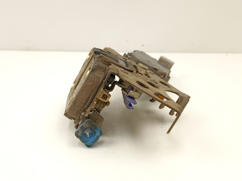 Recambio de cerradura puerta delantera derecha para subaru forester 2.0 g /ej20 referencia OEM IAM 61031SA040  