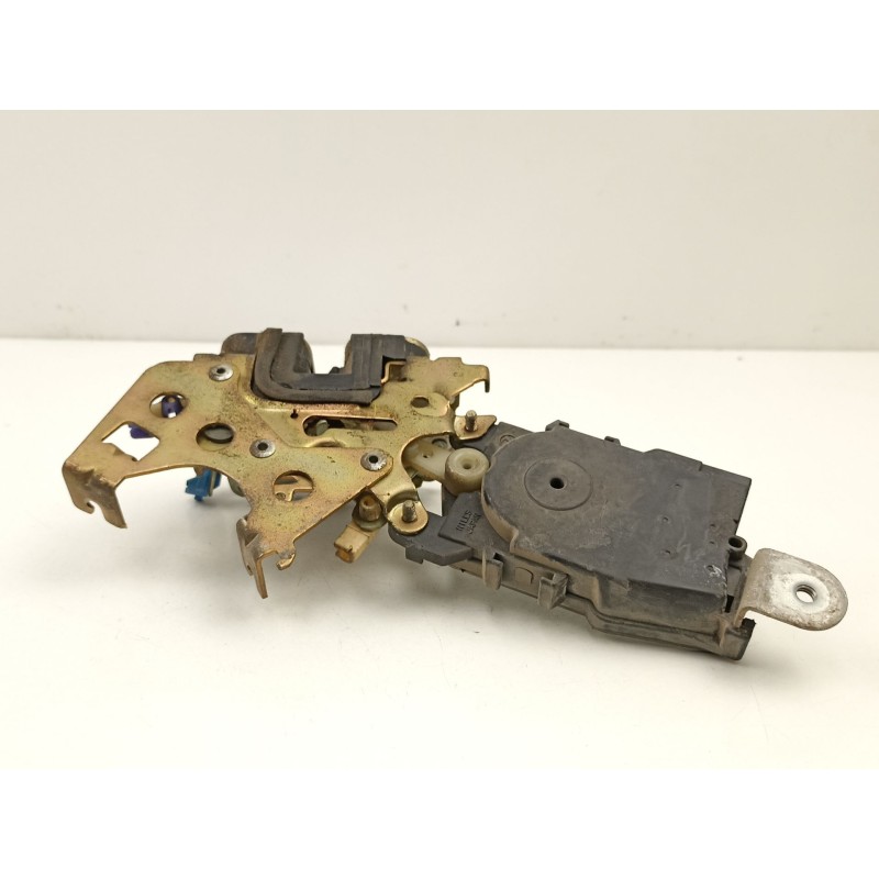 Recambio de cerradura puerta delantera derecha para subaru forester 2.0 g /ej20 referencia OEM IAM 61031SA040  