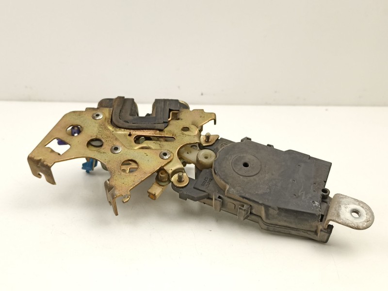 Recambio de cerradura puerta delantera derecha para subaru forester 2.0 g /ej20 referencia OEM IAM 61031SA040  