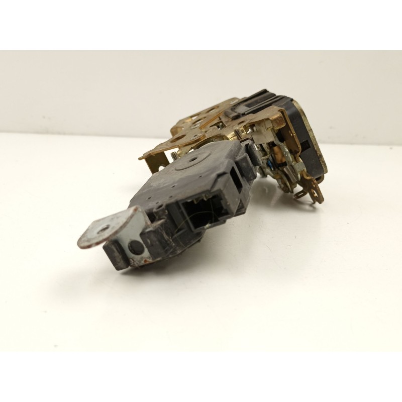 Recambio de cerradura puerta delantera derecha para subaru forester 2.0 g /ej20 referencia OEM IAM 61031SA040  