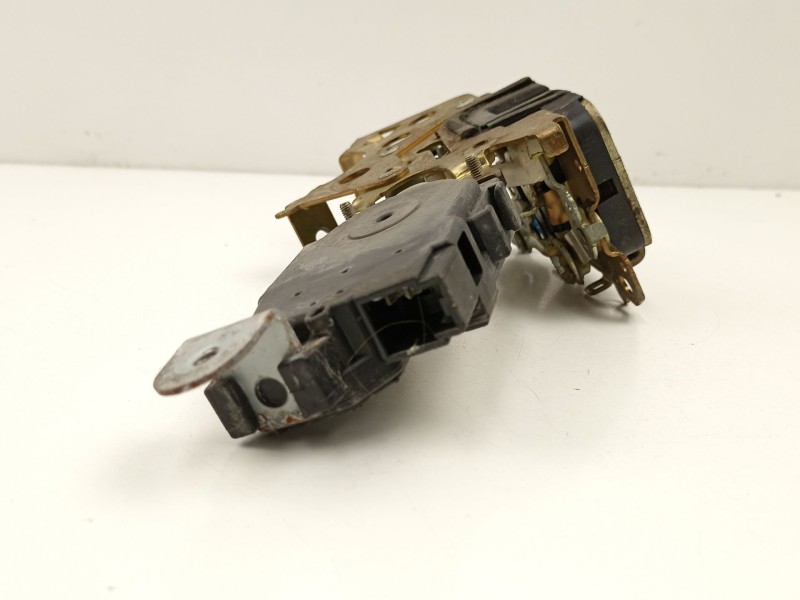 Recambio de cerradura puerta delantera derecha para subaru forester 2.0 g /ej20 referencia OEM IAM 61031SA040  