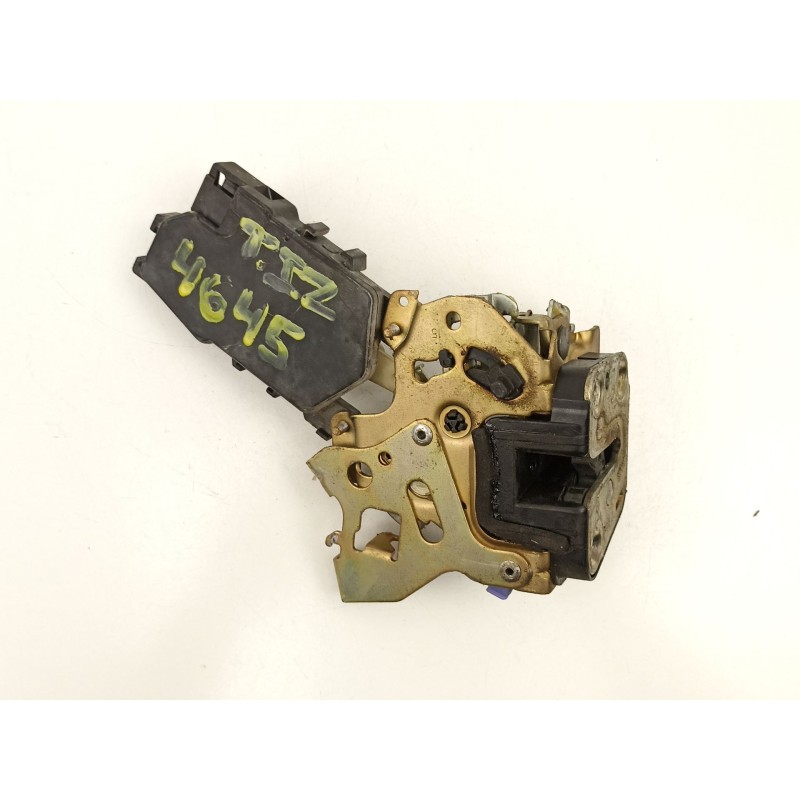 Recambio de cerradura puerta trasera izquierda para subaru forester 2.0 g /ej20 referencia OEM IAM 61034SA011  