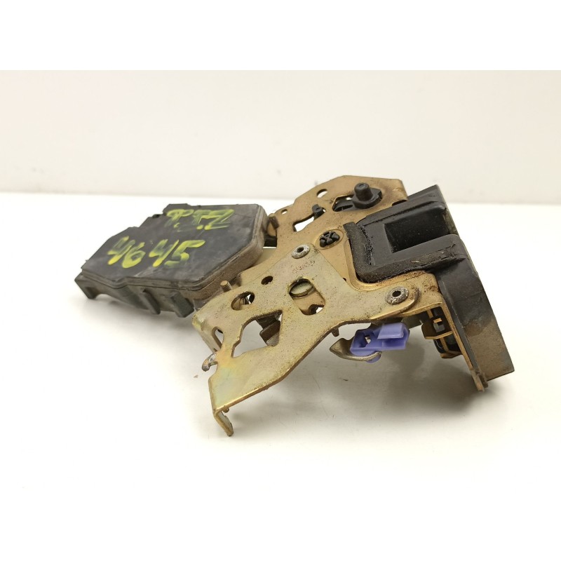 Recambio de cerradura puerta trasera izquierda para subaru forester 2.0 g /ej20 referencia OEM IAM 61034SA011  