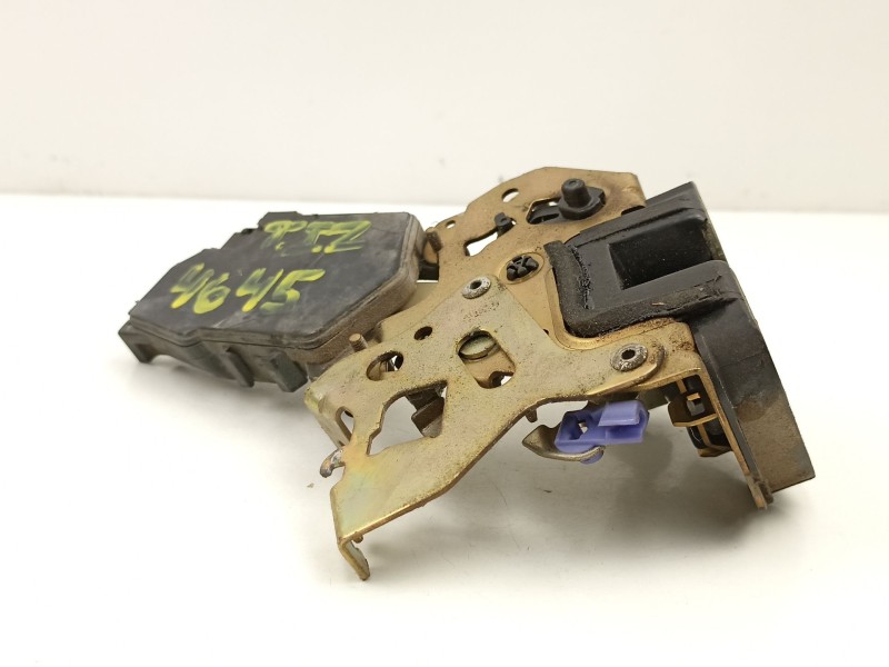 Recambio de cerradura puerta trasera izquierda para subaru forester 2.0 g /ej20 referencia OEM IAM 61034SA011  