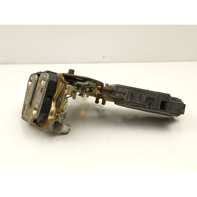 Recambio de cerradura puerta trasera izquierda para subaru forester 2.0 g /ej20 referencia OEM IAM 61034SA011  