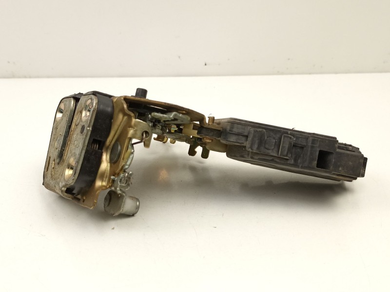 Recambio de cerradura puerta trasera izquierda para subaru forester 2.0 g /ej20 referencia OEM IAM 61034SA011  