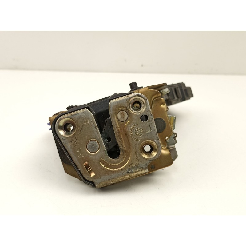 Recambio de cerradura puerta trasera izquierda para subaru forester 2.0 g /ej20 referencia OEM IAM 61034SA011  