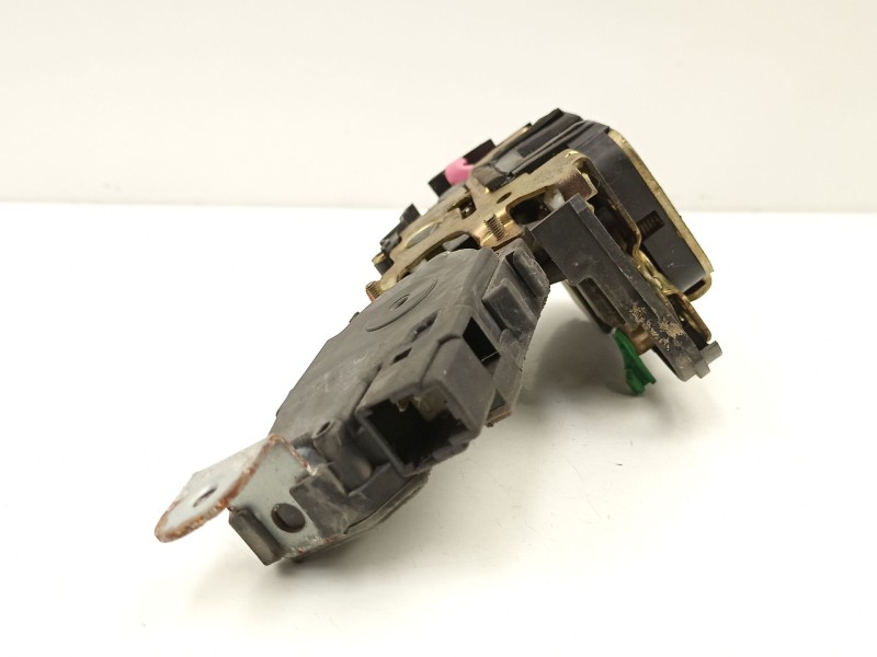 Recambio de cerradura puerta delantera derecha para subaru legacy 2.5 g referencia OEM IAM 61032AE000  