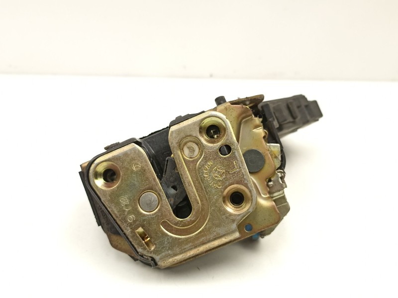 Recambio de cerradura puerta trasera izquierda para subaru legacy 2.5 g referencia OEM IAM 61035AE010  